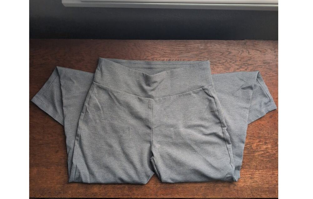 Weekends by Chico's Leggings Women's Size 8 M Grey Stretch Comfort Ankle Length‎